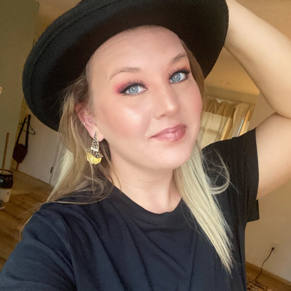 Meet your Posher, Molly